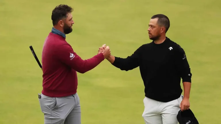 Golfista en la calle de un campo durante un torneo del DP World Tour en Madrid, ilustración sin personas reales