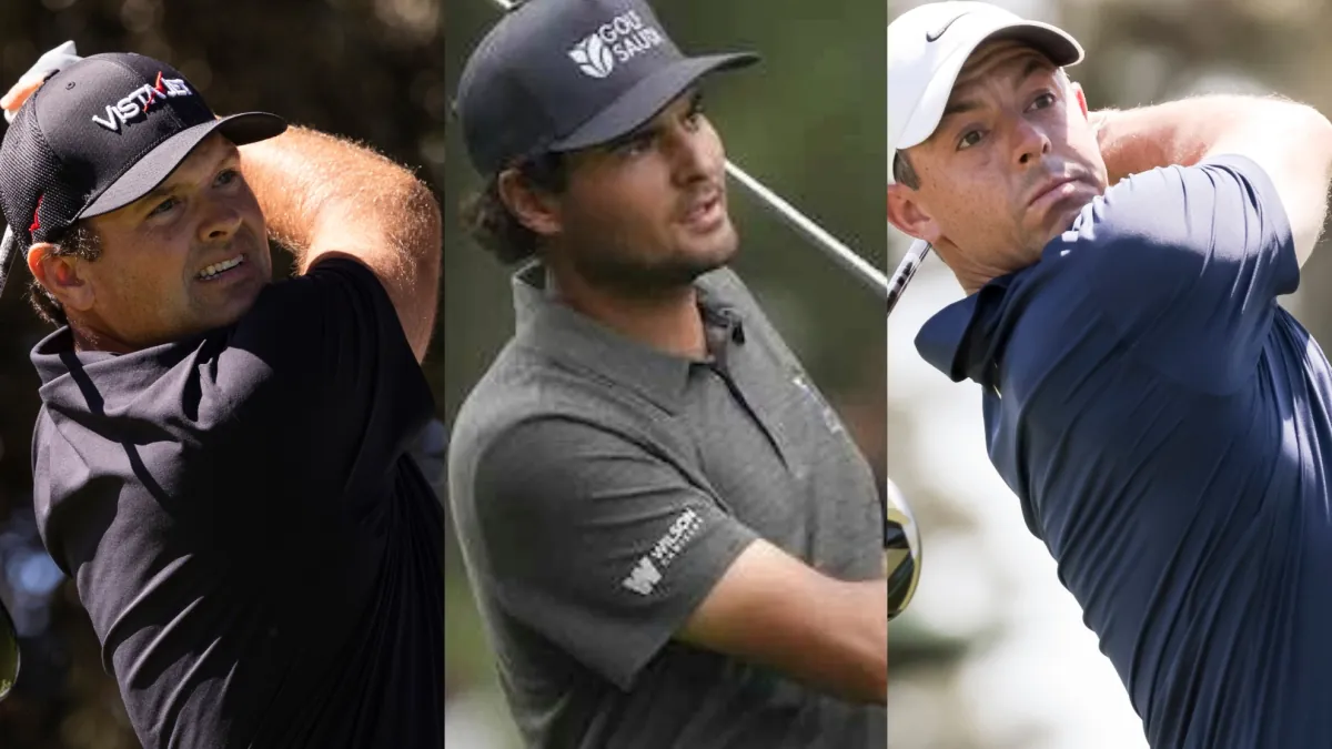 Tres golfistas en un montaje de tres fotos, todos en pleno swing con el palo, dos con gorra oscura y uno con gorra blanca